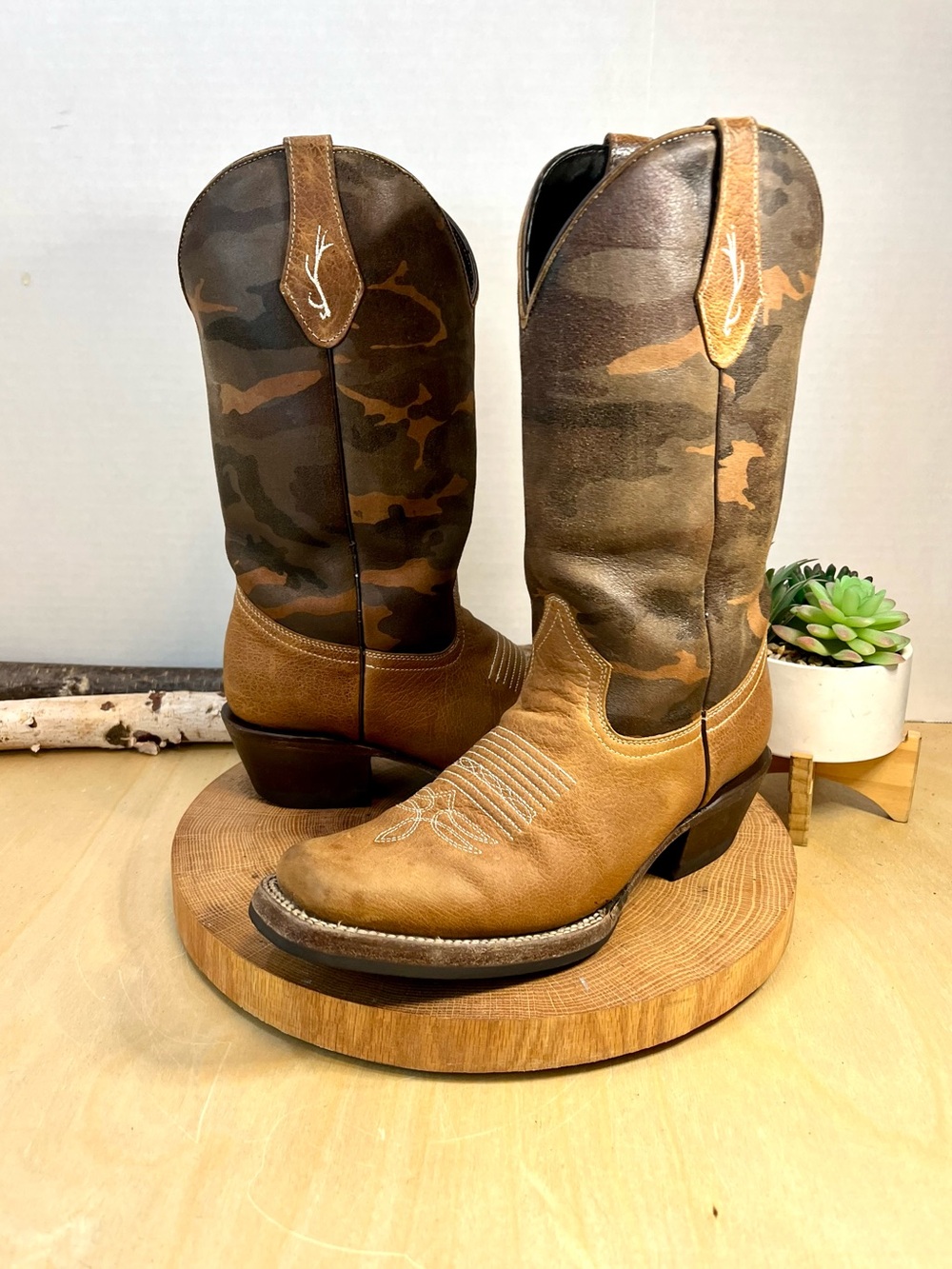 Cabela's Women's Brown Leather & Camo Western Cowboy Boots Size 7M